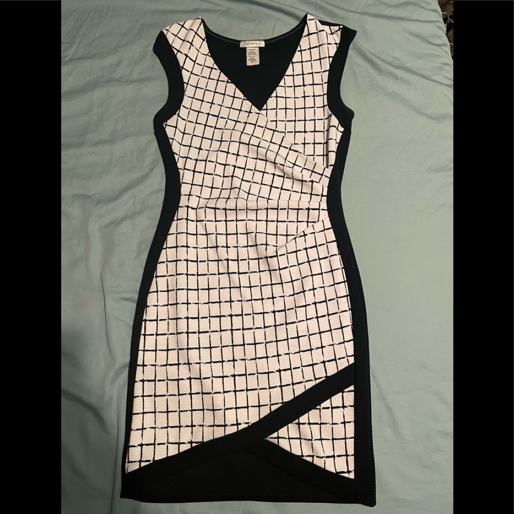 Medium black/white dress